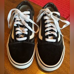 Women's black Vans Ward Low Top Sneaker